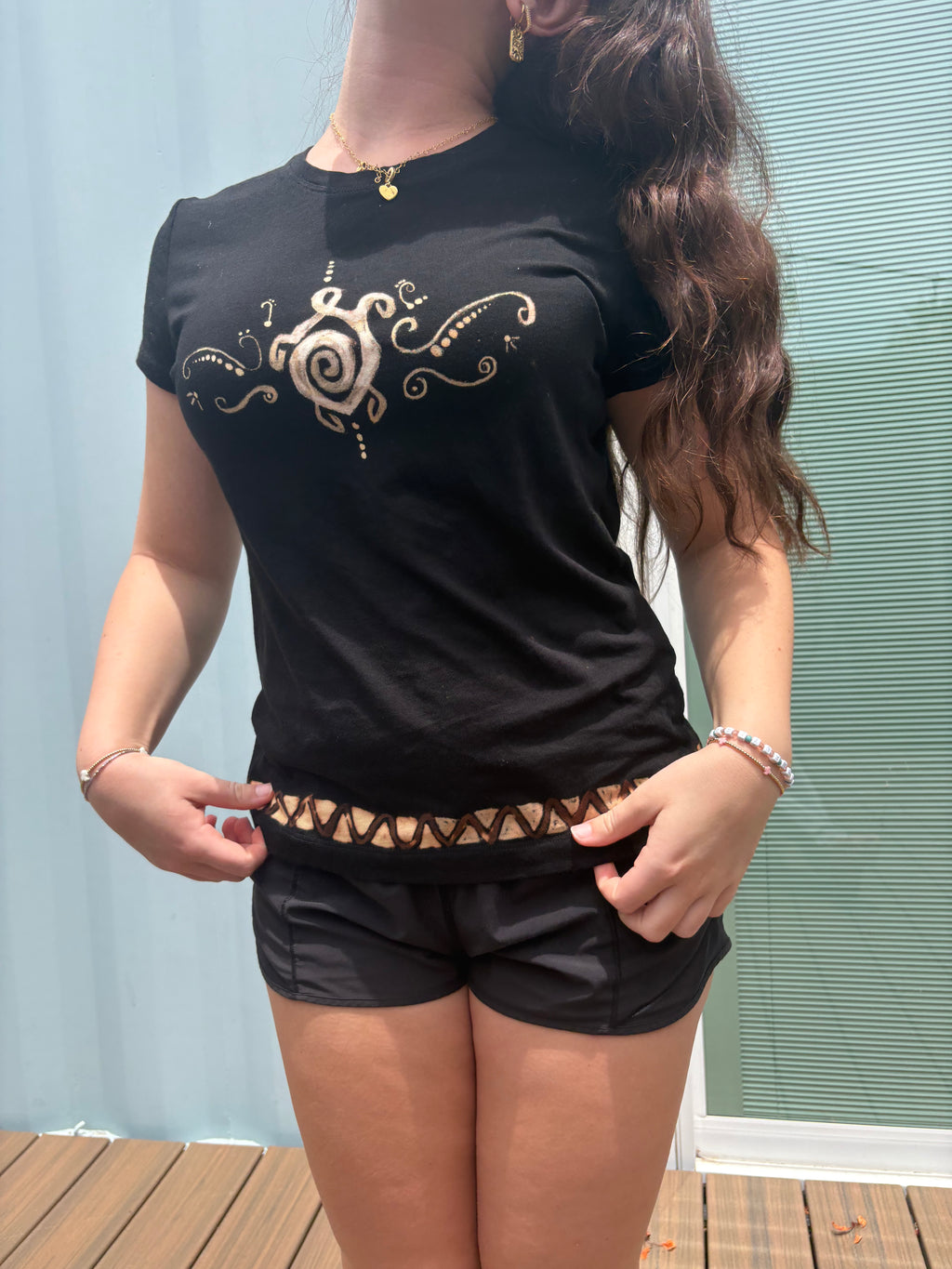 Island time turtle tee