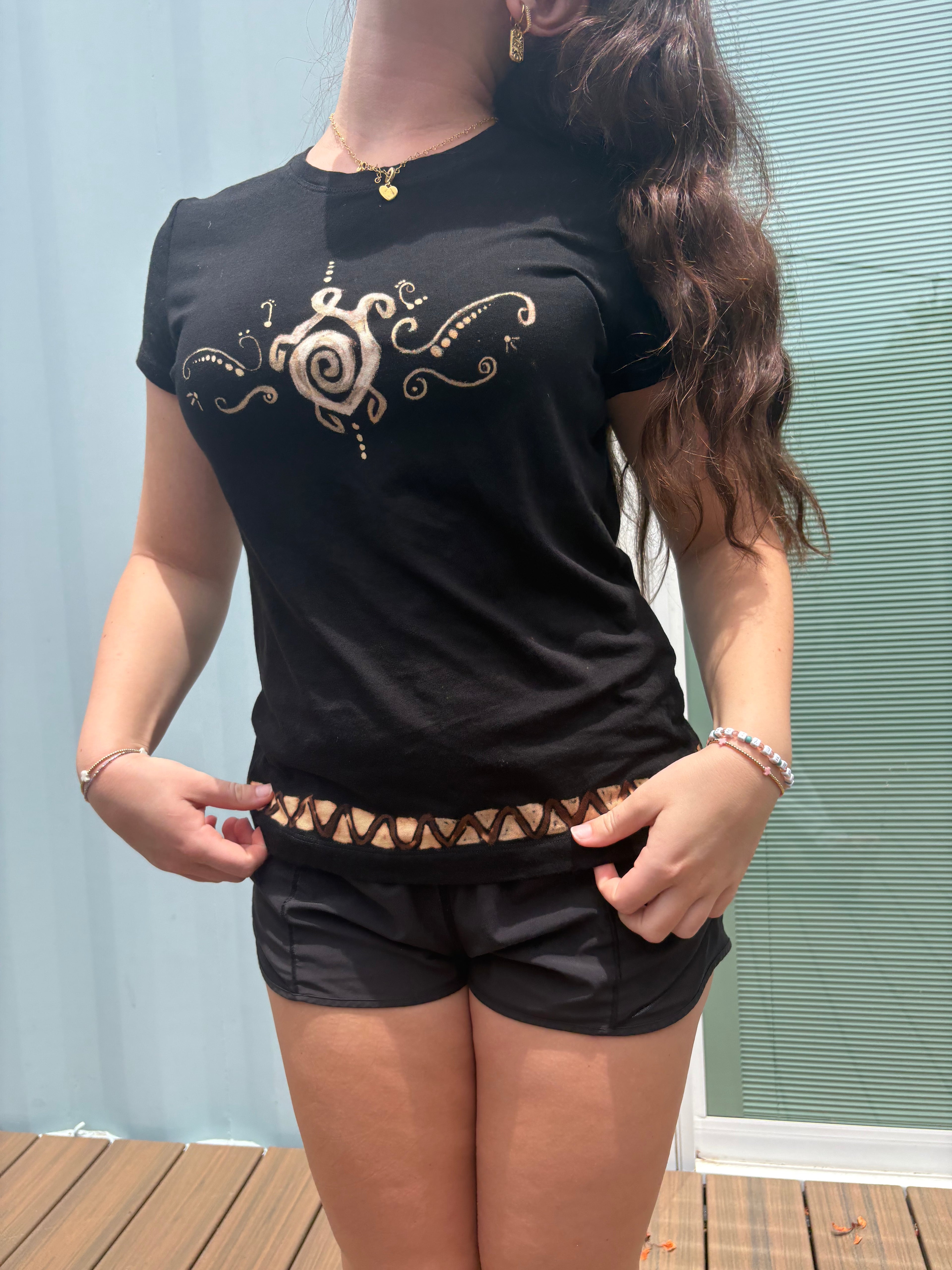 Island time turtle tee