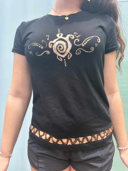 Island time turtle tee